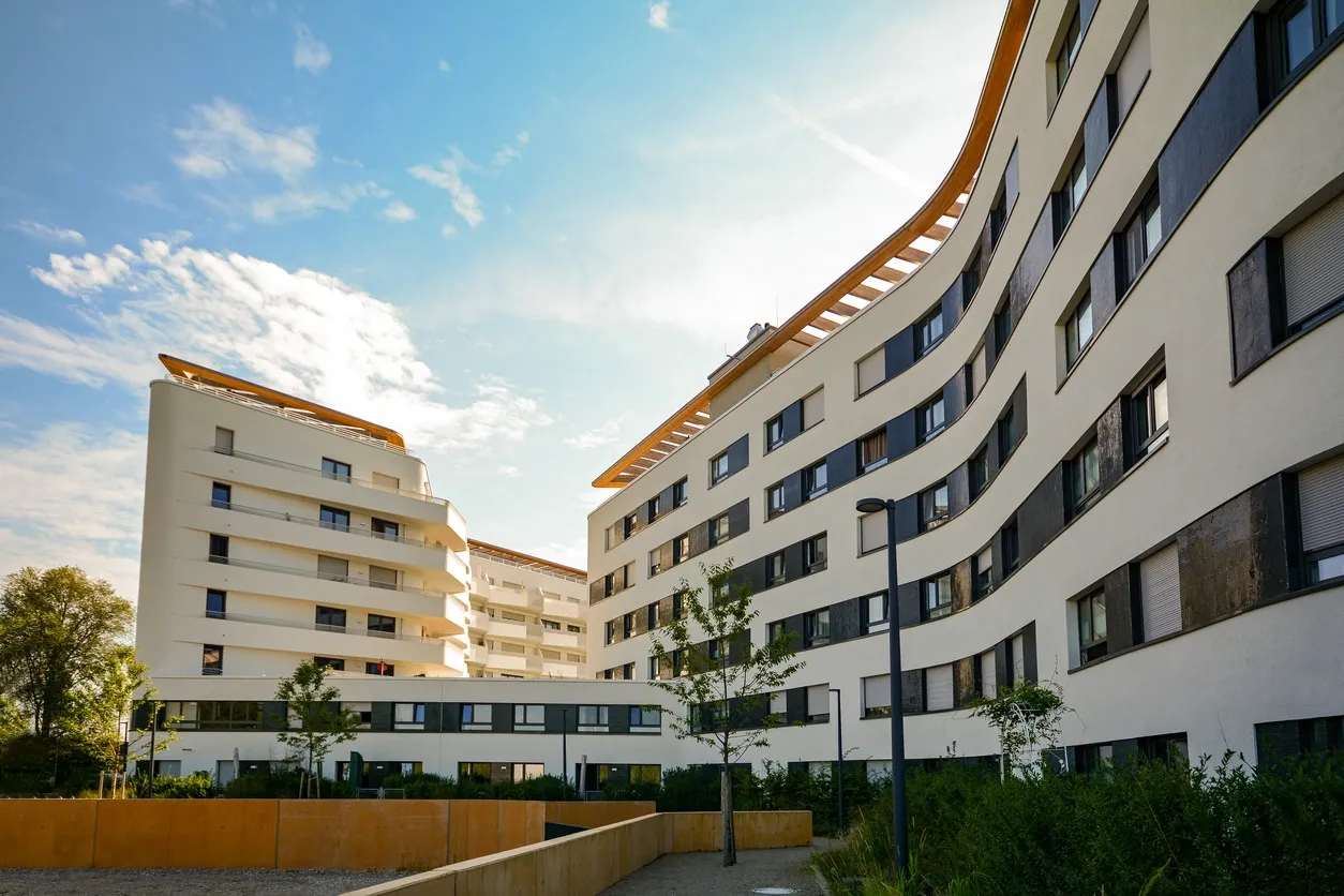 A view of some buildings from the ground.